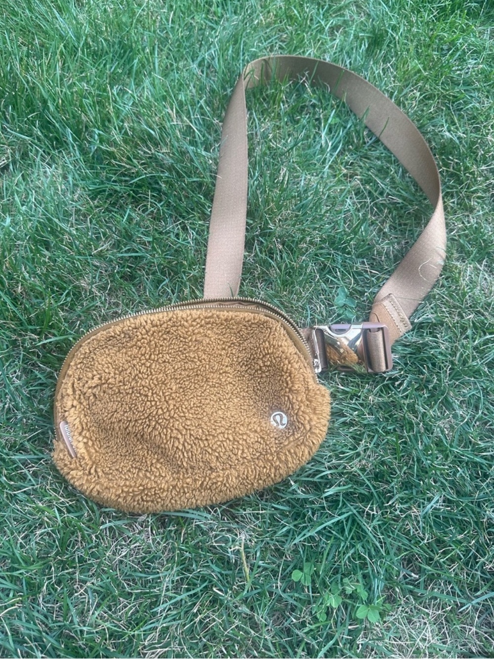 lululemon athletica brown/green sherpa belt bag